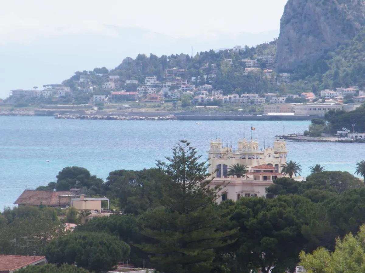 Konukevi Miramare Mondello Otel Palermo